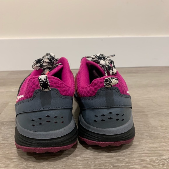 Nike Dual Fusion Pink Trail Running Shoe Sneakers Size 8 - Picture 9 of 12